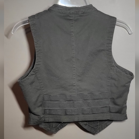 Urban life large cropped vest Victorian style cameo button darted cotton olive - Picture 4 of 6